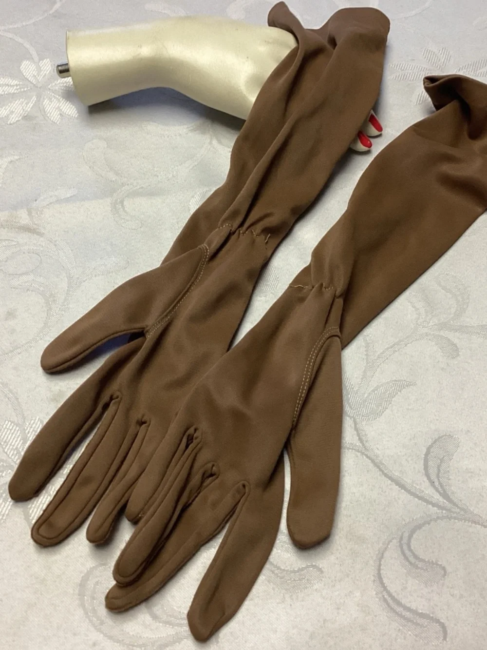 HUGE LOT LADIES VINTAGE GLOVES. MUST SEE RESALE GALORE 💙💙💙💙